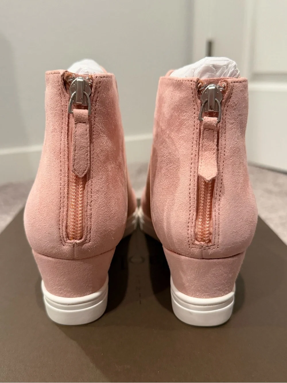 NEW Linea Paulo Suede Wedge Sneaker - Size 6